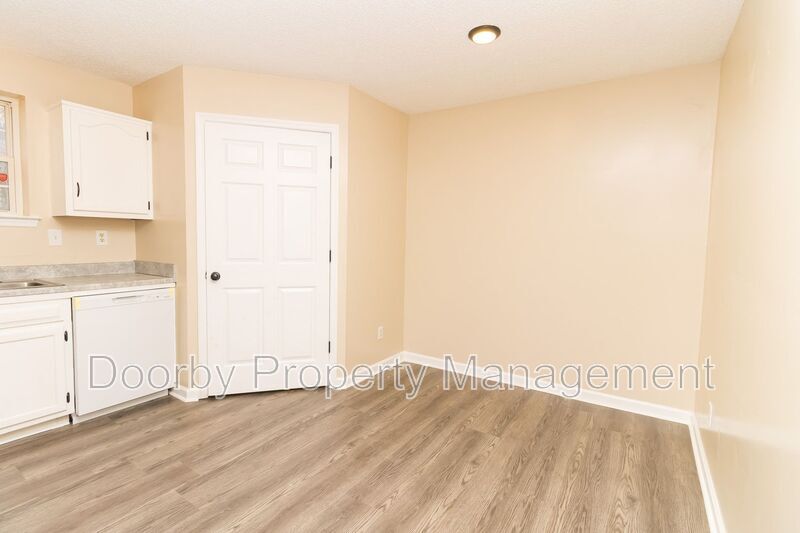 Building Photo - 2425 Ashmore Ave