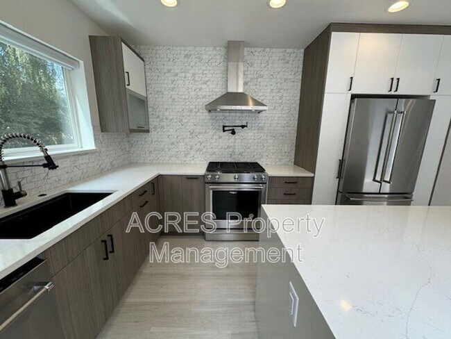 Building Photo - 9423 36th Ave SW