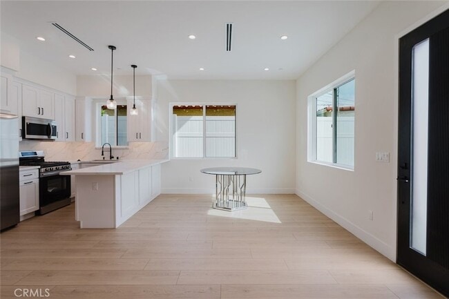 Building Photo - 6327 Ranchito Ave