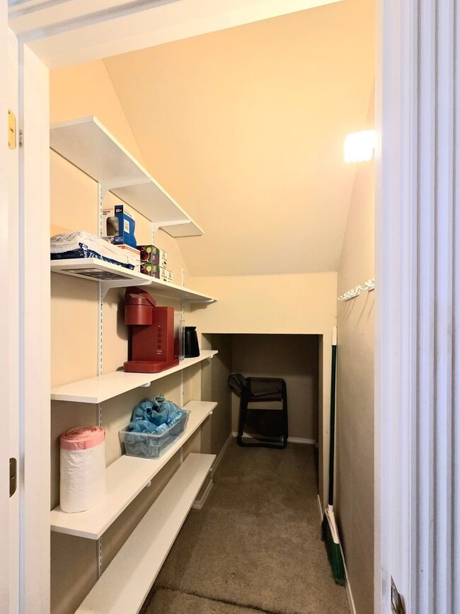 Building Photo - Luxurious Country Living in Desirable Cashmere Location!! 5 Bed + Den, 2.5 Bath!