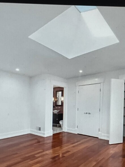 Building Photo - 7807 S Nagle Ave