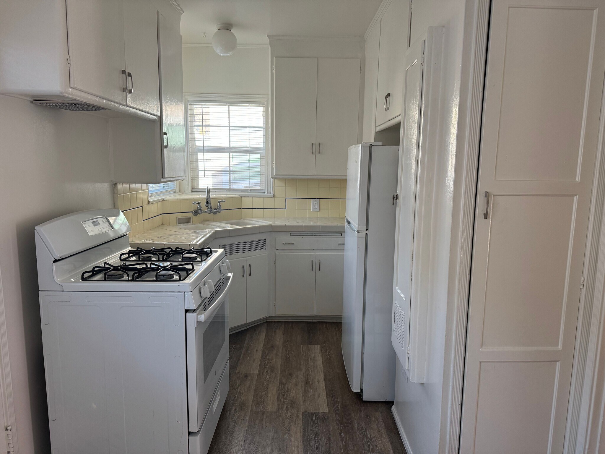 Building Photo - 11637 Magnolia Blvd