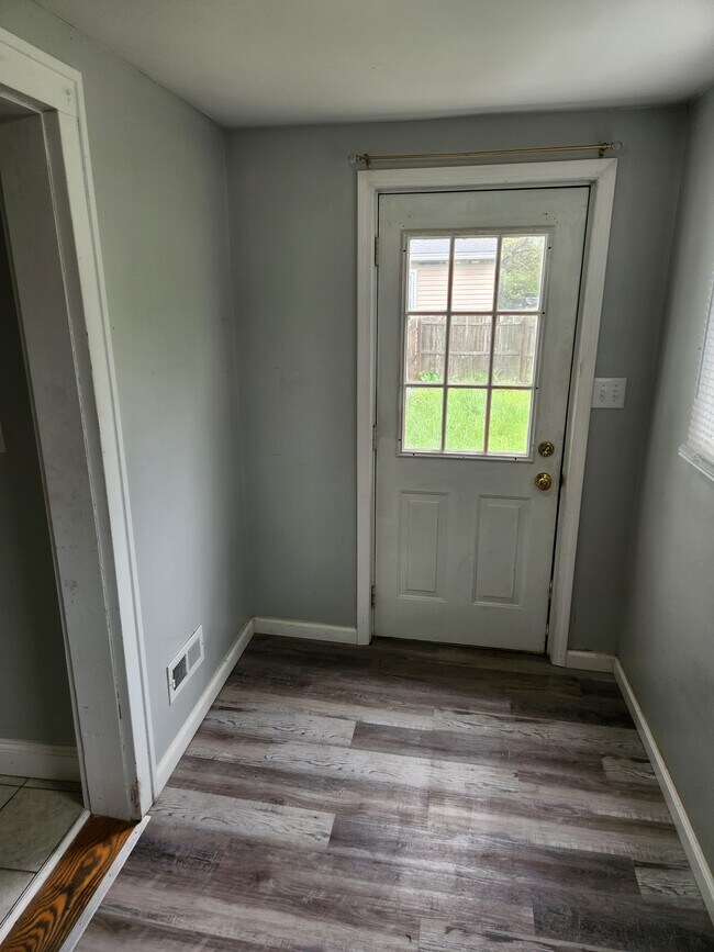 laundry room - 1239 Franklin St