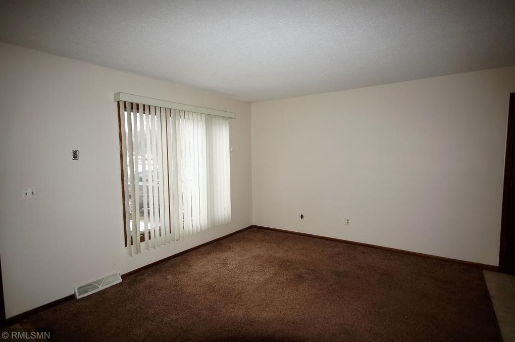 Living Room - 403 Belle Aire Dr