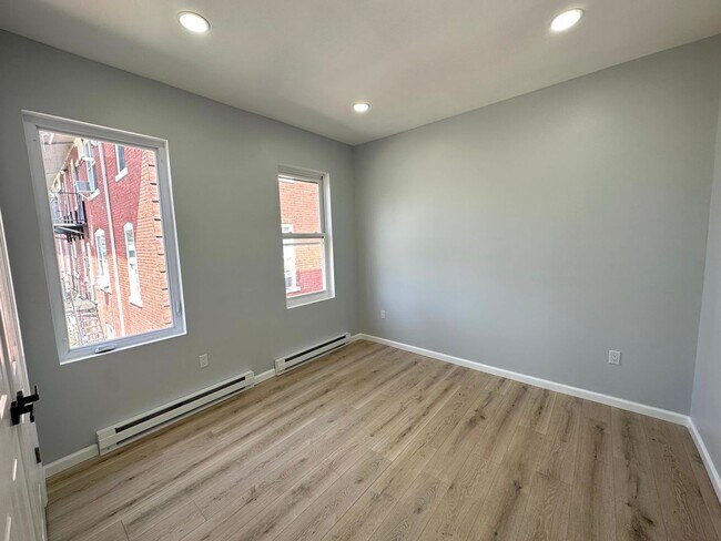 Building Photo - 1109 W State St