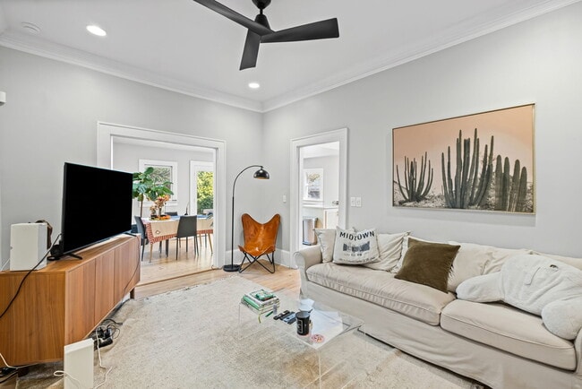 Building Photo - 805 Antone St NW