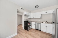 Building Photo - 2814 E Le Marche Ave