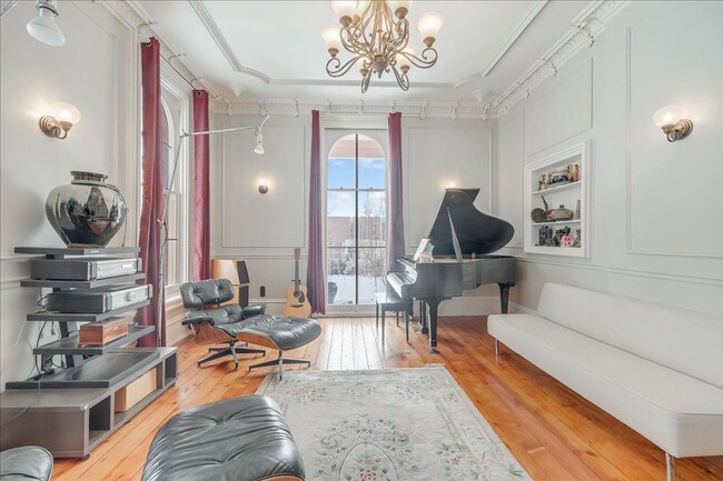 Building Photo - Historic, Character-Rich House - 3 Bed, 3 Bath (2 Full, 2 Half)