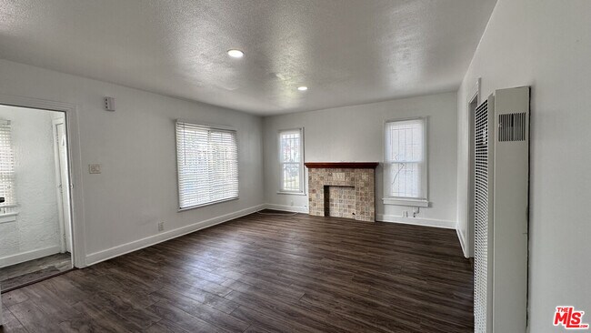 Building Photo - 1709 W 70th St