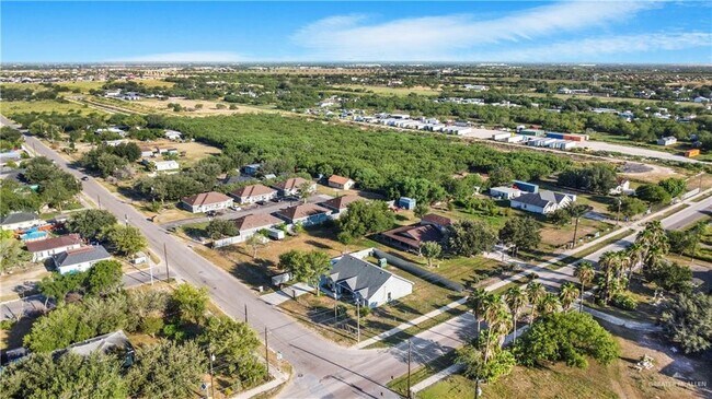 Building Photo - 2901 E de la Rosa Dr