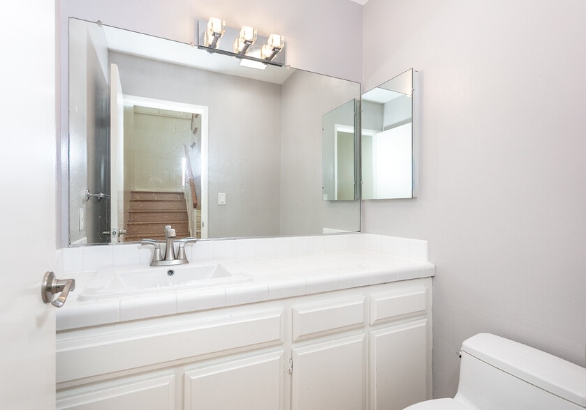 Powder Room - 5353 Corteen Plz