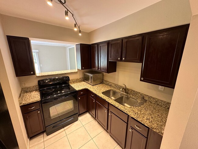 Building Photo - 2 Bedroom, 2.5 Bath Condo in Winter Park!