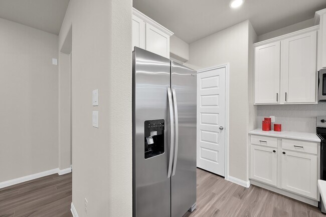Building Photo - 3346 Torrey Pines Dr