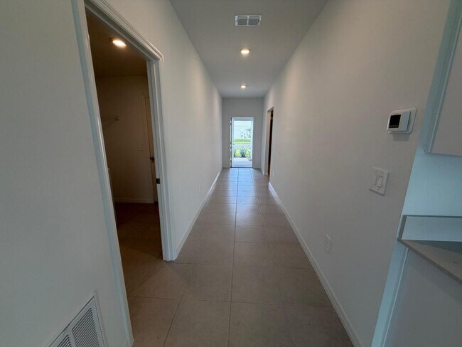 Building Photo - 2167 Lone Oak Ln