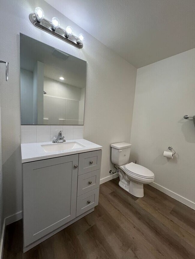 Building Photo - Professional Photos Coming Soon!