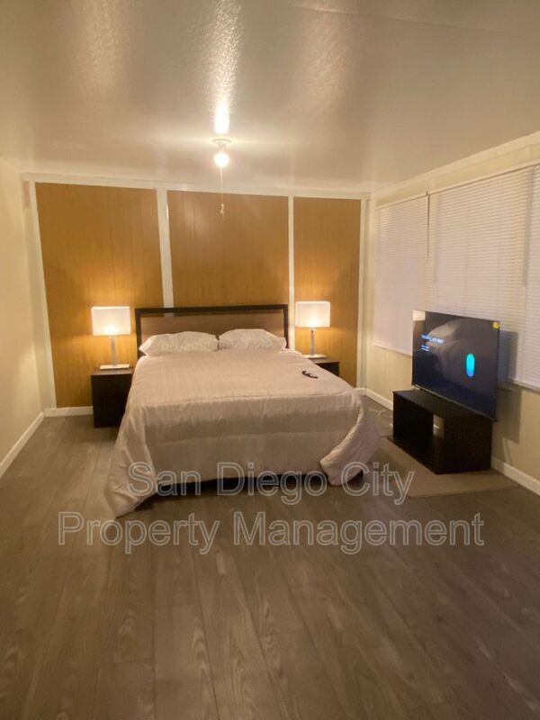 Building Photo - 5442 San Onofre Terrace