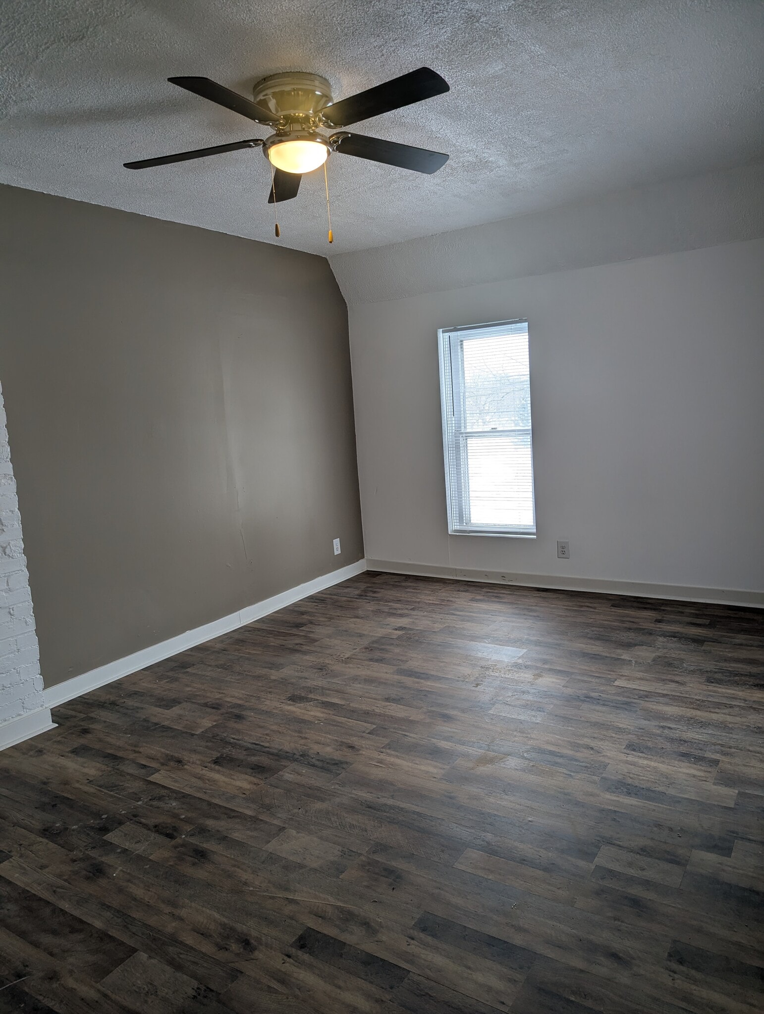 Building Photo - 64 E Maple