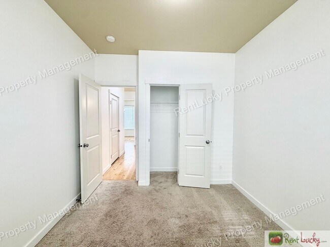 Building Photo - 16432 42nd Dr SE