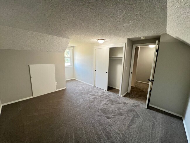 Building Photo - 14103 SE McGillivray Blvd