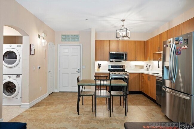 Building Photo - 525 11th Ave