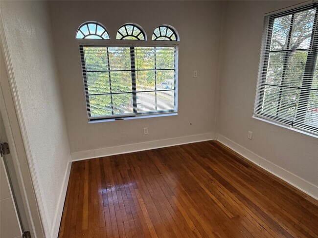 Building Photo - 2000 Jefferson St