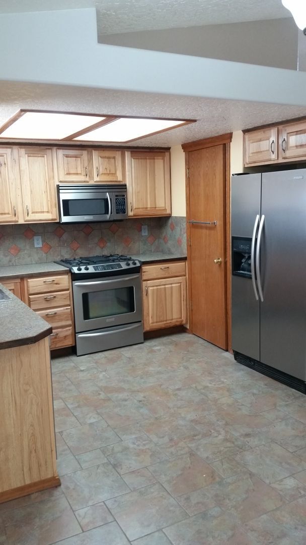 Building Photo - Beautiful Home with Hobby Shop and RV PARKING