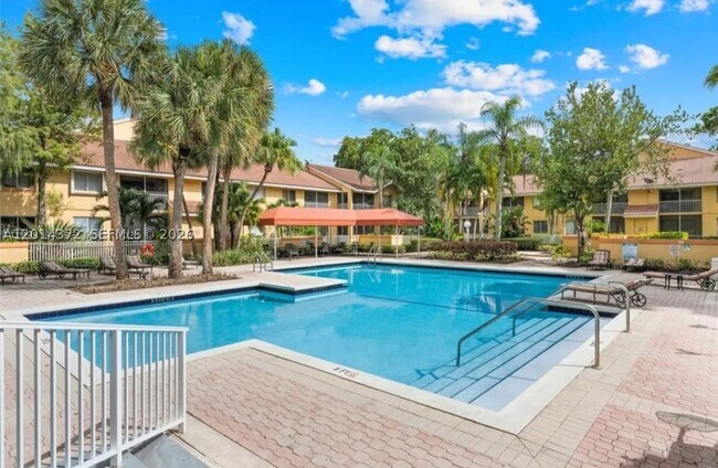 Building Photo - 1001 Coral Club Dr
