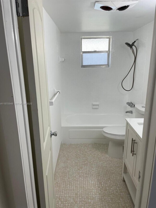 Building Photo - 2815 NE 201st Terrace