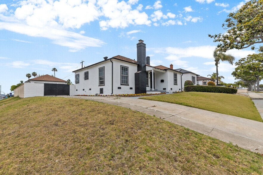 Building Photo - 9829 S 7th Ave