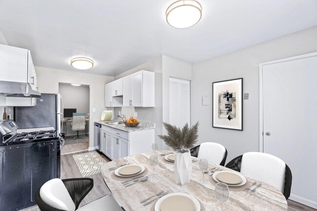 Interior Photo - Country Place