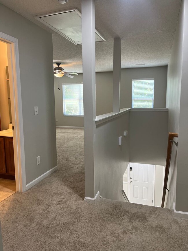 Building Photo - Spacious 2 Story Home In Raleigh, Availabl...