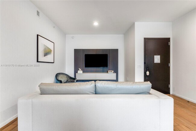 Building Photo - 398 NE 5th St