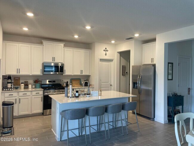 Building Photo - 417 Hasler Ave
