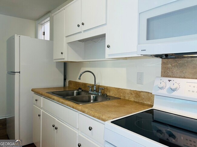 Building Photo - 45 Westgate Cir
