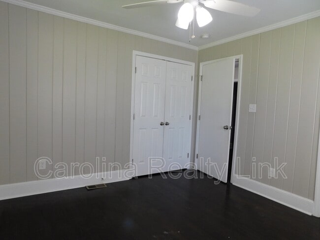 Building Photo - 411 Gray Dr