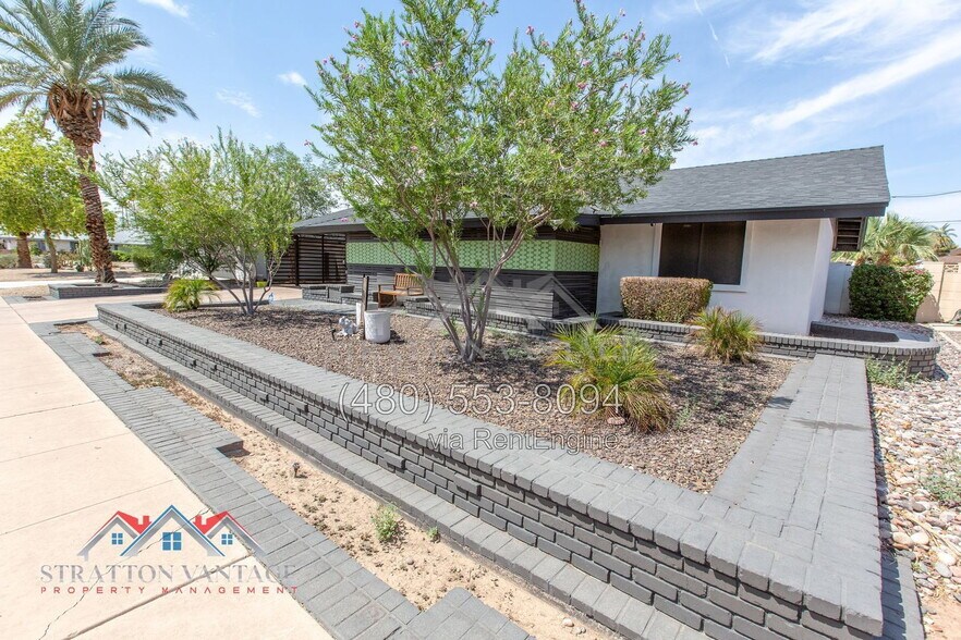 Building Photo - 1110 E Campus Dr