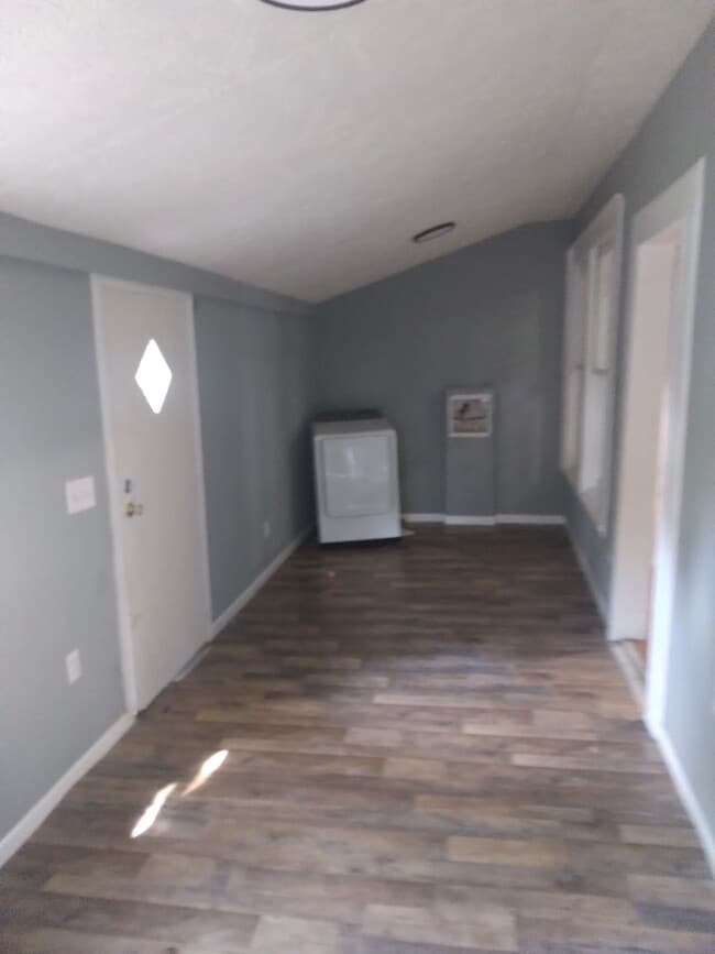 Building Photo - 121 Baggett St