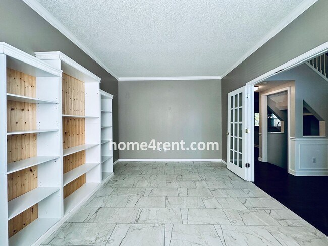 Building Photo - Elegant Cul-de-Sac Retreat with 5th Bedroo...