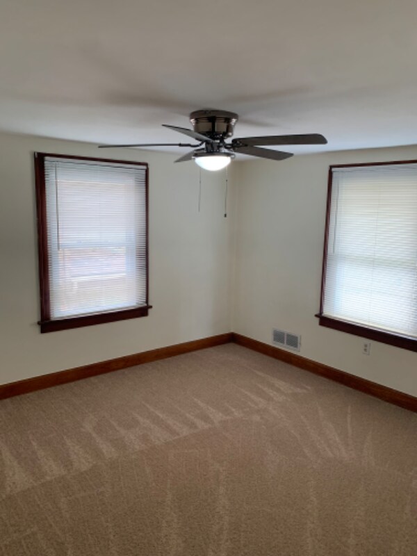 Building Photo - 326 N Bentley Ave
