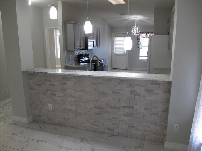 Building Photo - 3401 Pioneer Crossing Dr