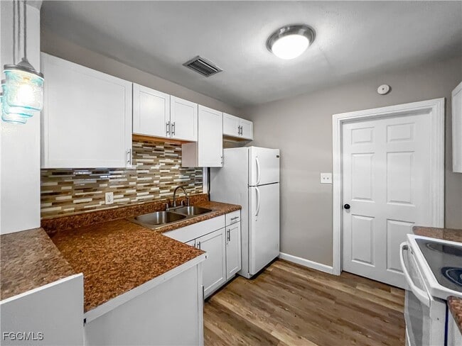 Building Photo - 1918 Grace Ave