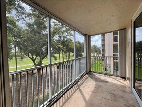 Building Photo - 250 Jacaranda Dr