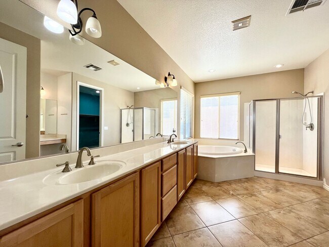 Building Photo - STUNNING 3BD/2.5BA HOME W/ TESLA SOLAR, POOL, SPA, & LOFT!!