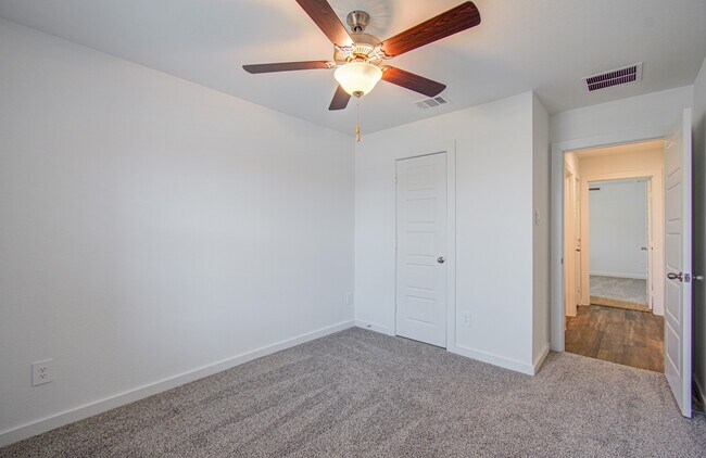 Building Photo - 1130 Desert Willow Dr