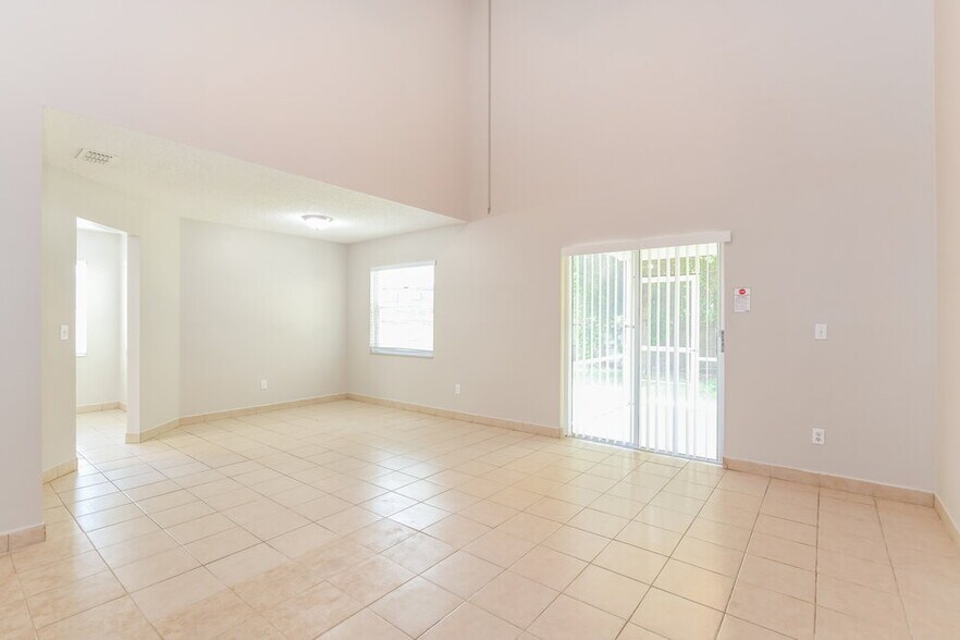 Building Photo - 4728 Alexis Dr