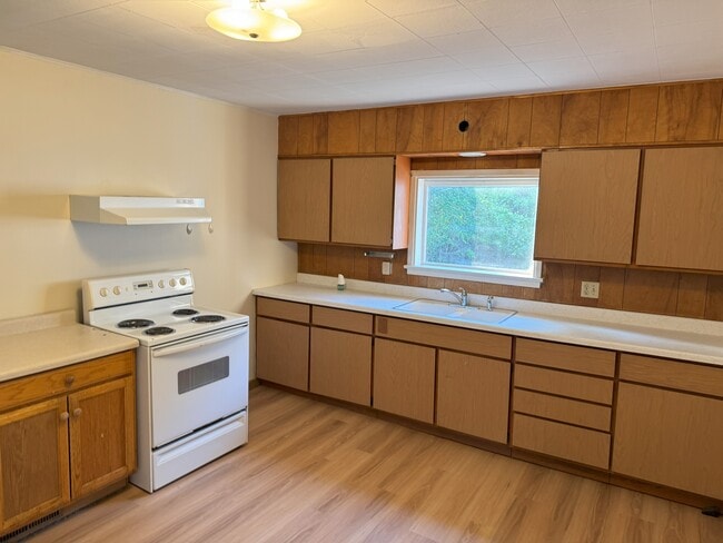 Building Photo - 222 Niagara St