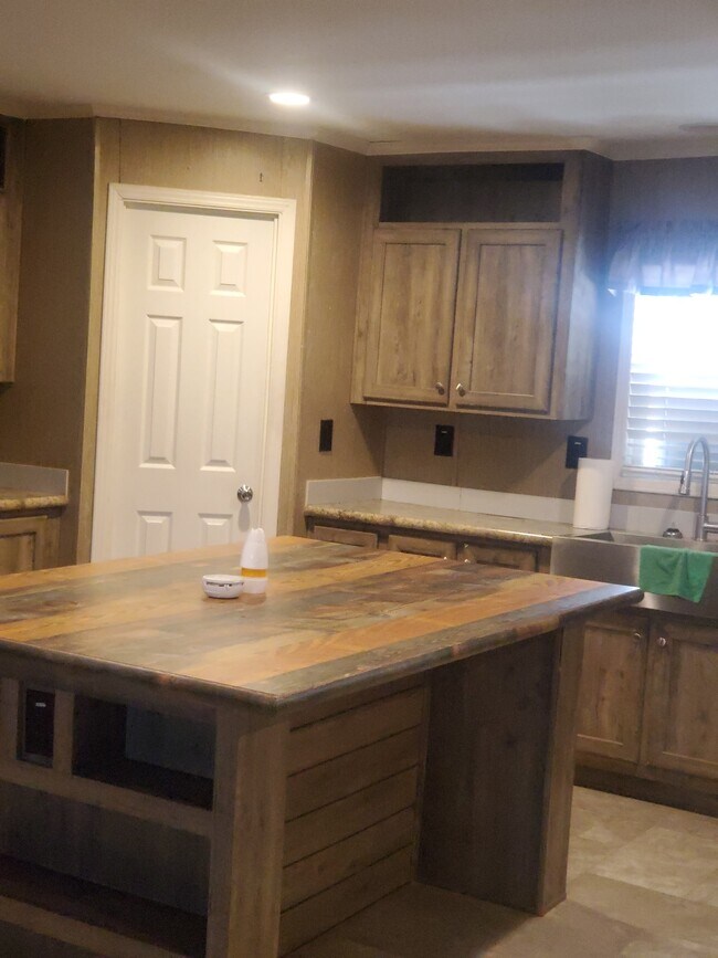 Building Photo - 1118 Meadowlark Dr