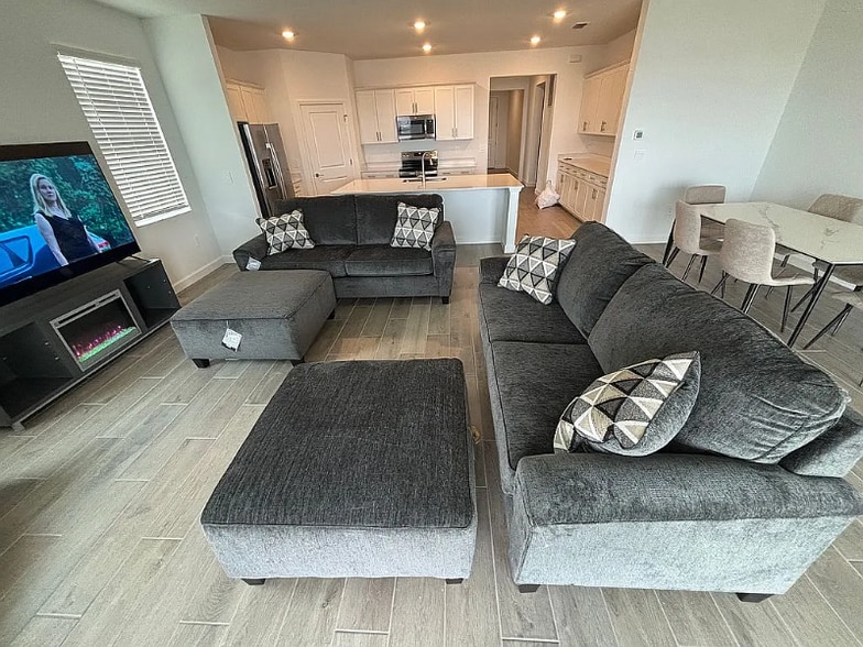 Building Photo - 8256 Shr Lk Dr