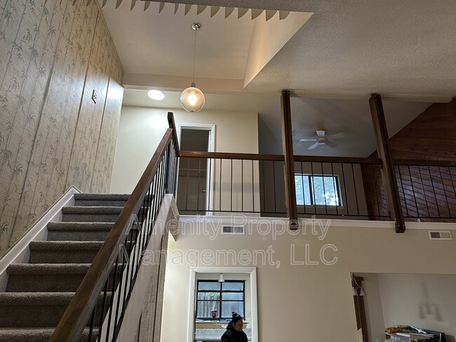 Building Photo - 704 Ninebark Ct