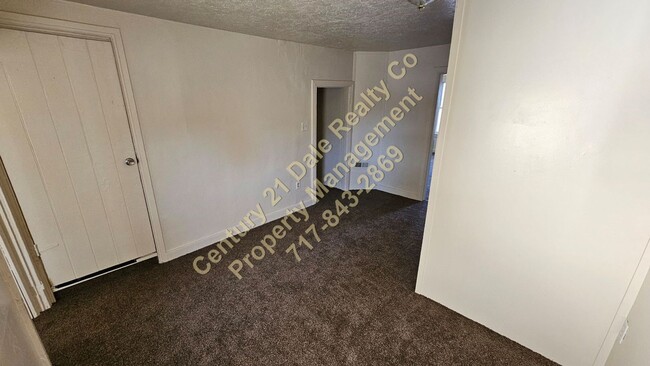 Building Photo - 3 Bedroom 1 Bath Home in York City with Of...